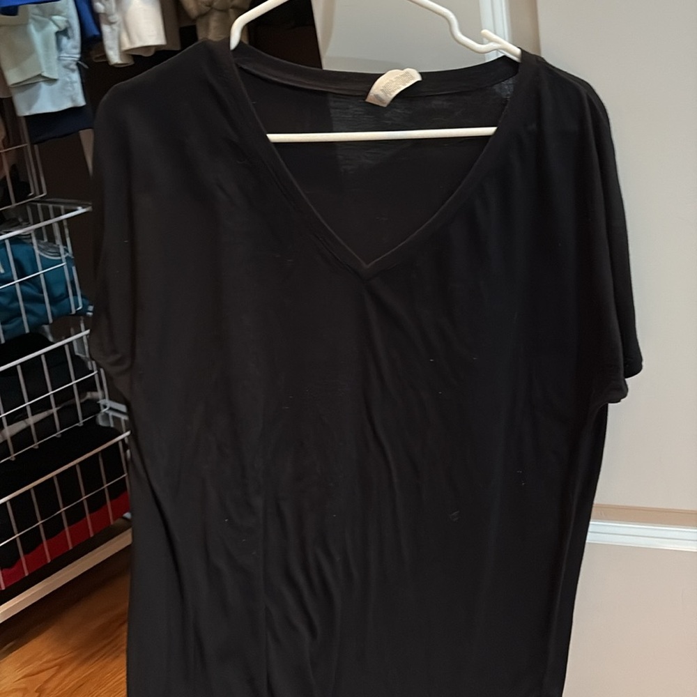 bella + canvas flowy vneck